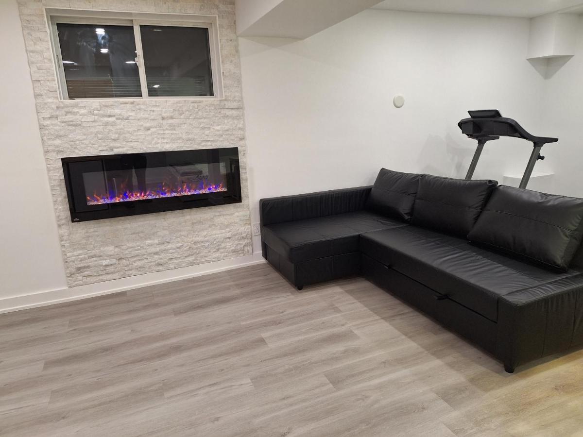 Independent Basement Studio Suite Ottawa Bagian luar foto